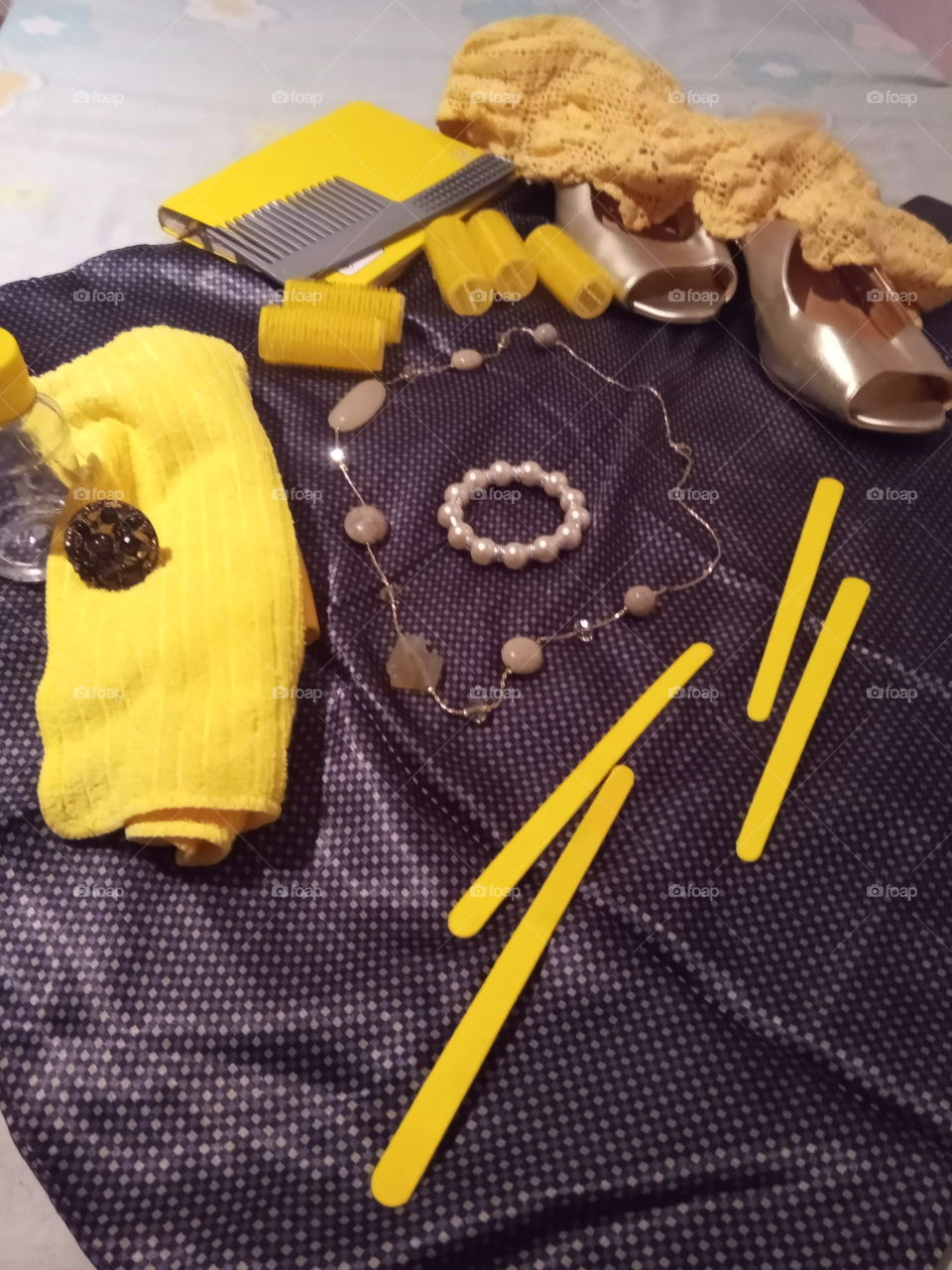 Colors of 2021: Ultimate Gray Illuminaling