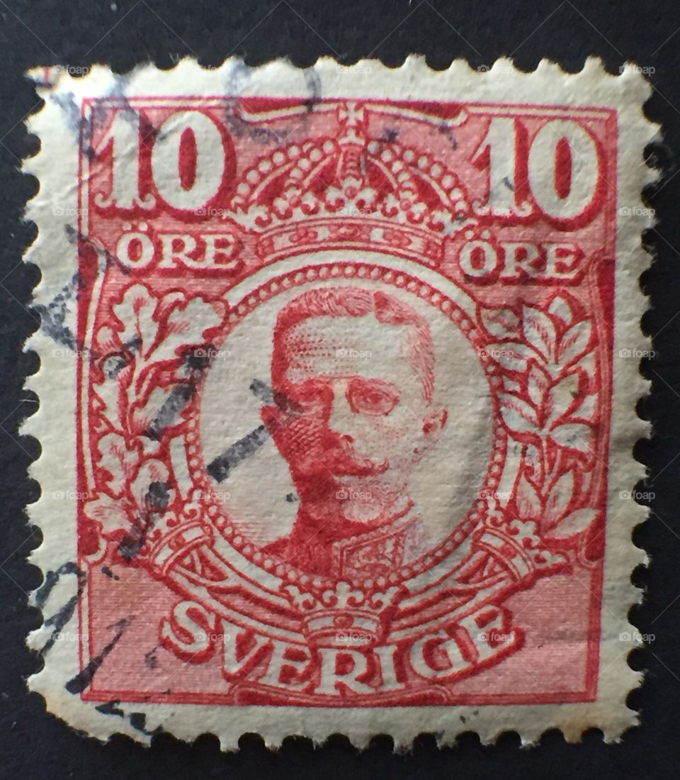 Gustav v  in medallion ten ore stamp Sweden .red ink 1910-1914
