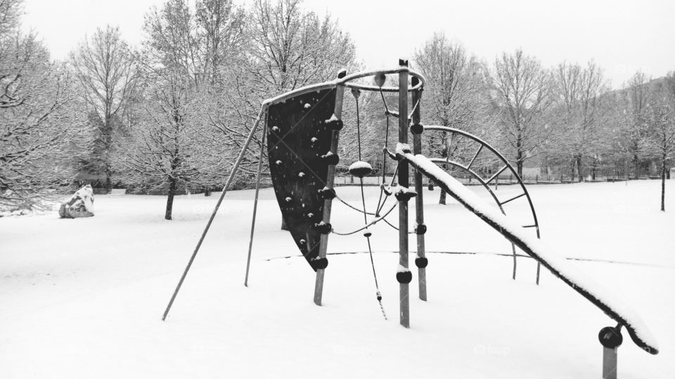 Divertirsi giocando sulla neve