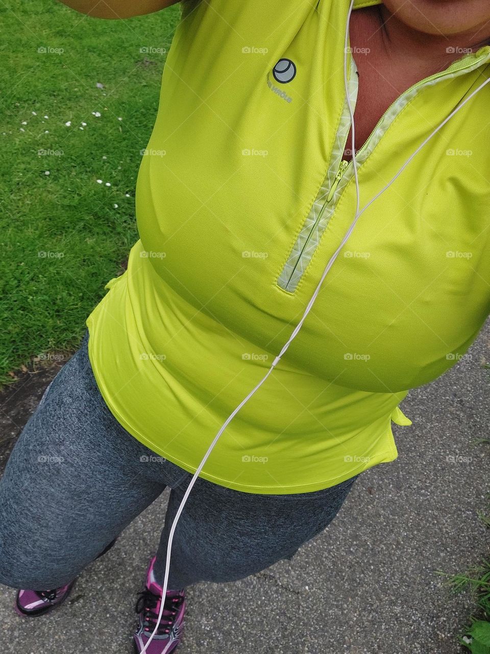 sporty body selfie running