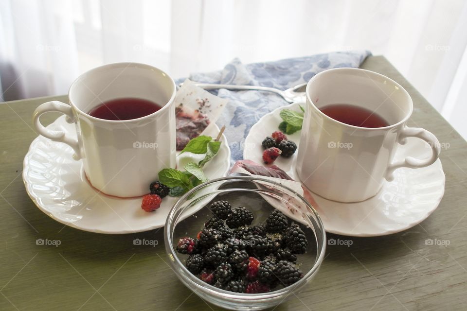 Raspberry tea with mint