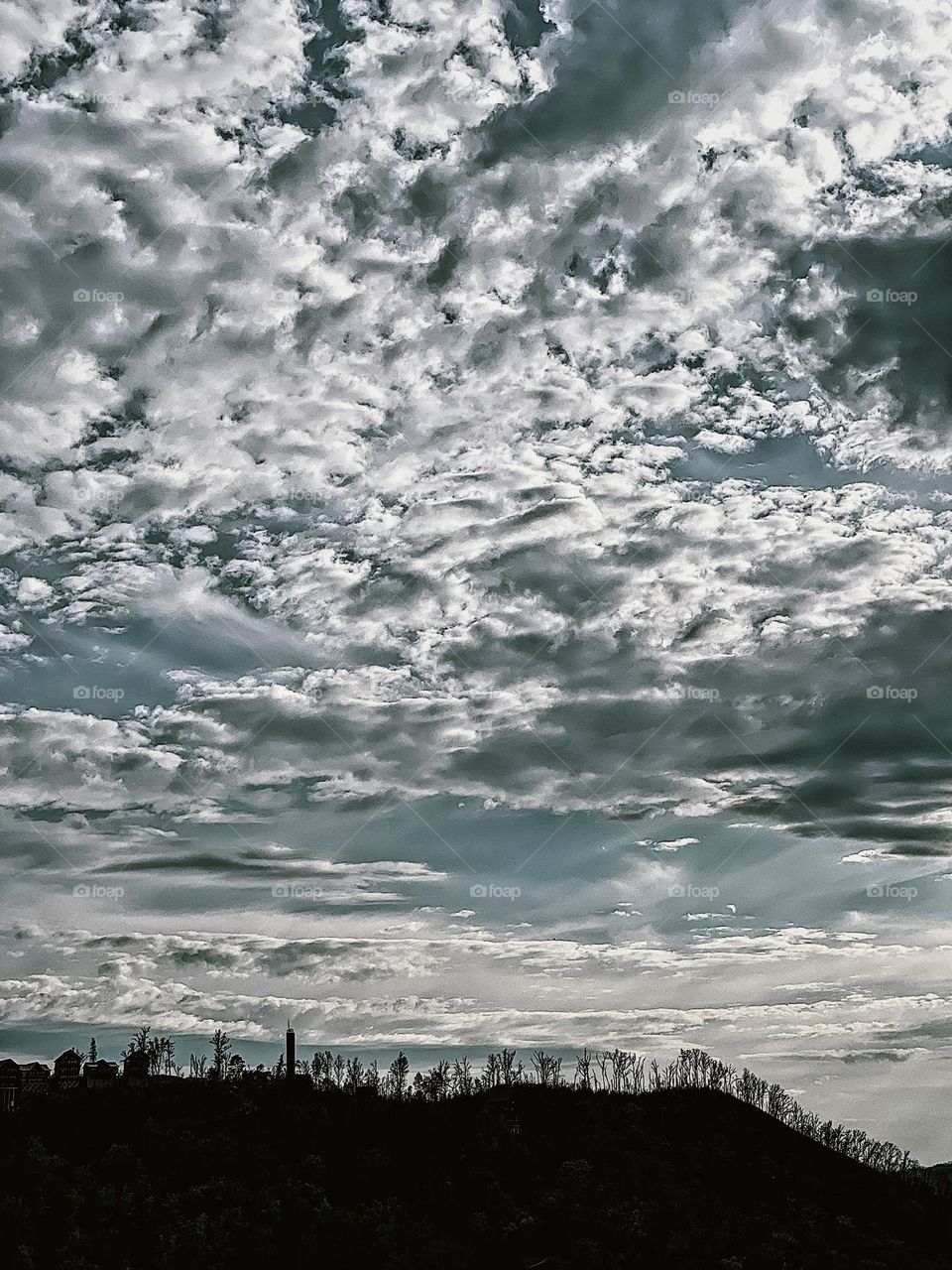 Clouds fill the Tennessee sky, clouds make the perfect backdrop for outline of forest, huge cloudy sky in the country, viewing the land of Tennessee, outline of a forest against clouded sky, ominous skies over Tennessee, the perfect cloudy sky, storm