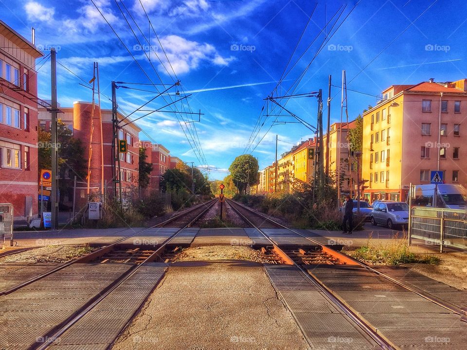 Traintrack through hoods