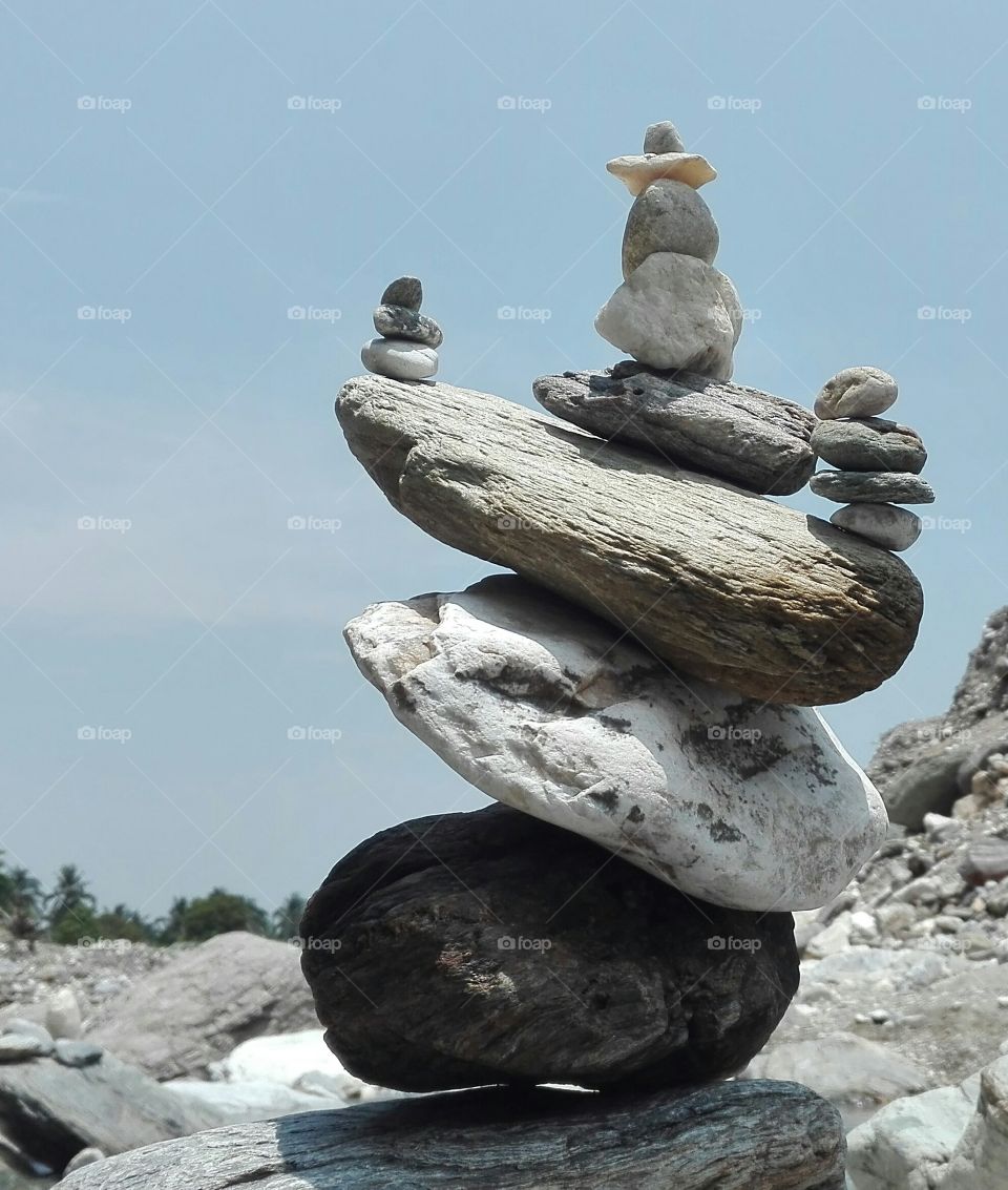 Rock Balancing / Balancing Stone