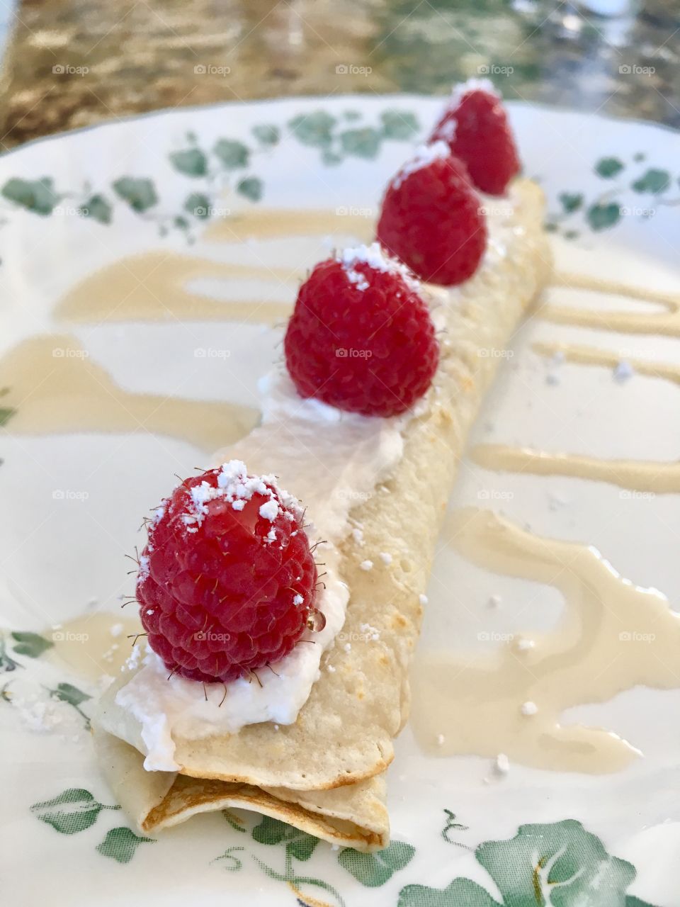 Crepes with raspberries 