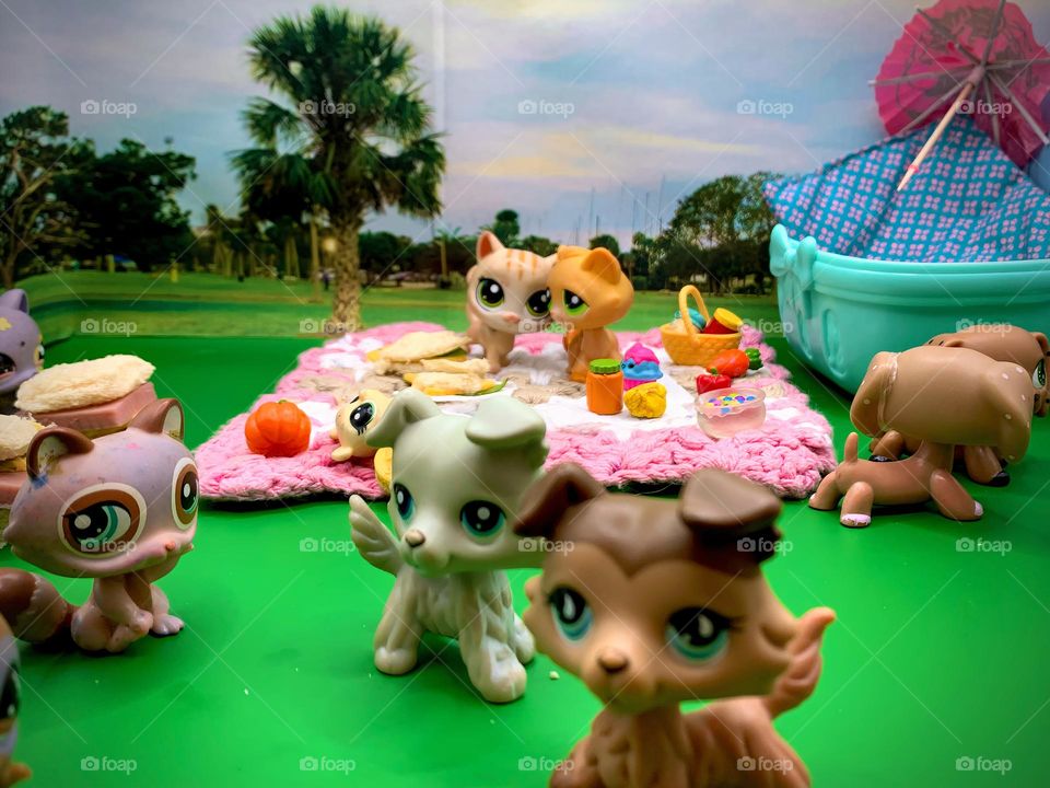 Characters LPS Toys For Kids Having A Picnic Scene With Our Exclusive Personal Photo Background From The Park In A Tropical Environment Looking At An Actual Real Mini Sandwich.