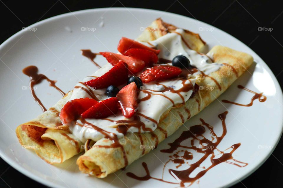 pancakes with fresh fruits
