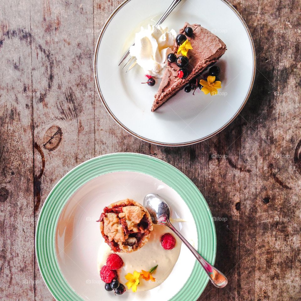 apple pie and chocolate cake