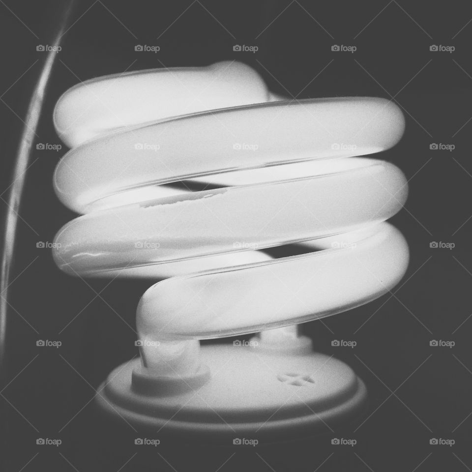 A light bulb in gray tones