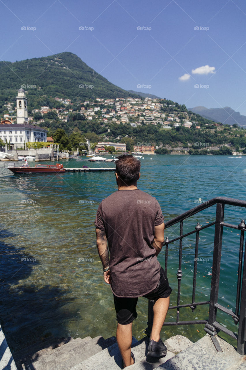 Lago Como no norte da Itália é um lugar lindo para se conhecer na Europa, com paisagens incríveis!