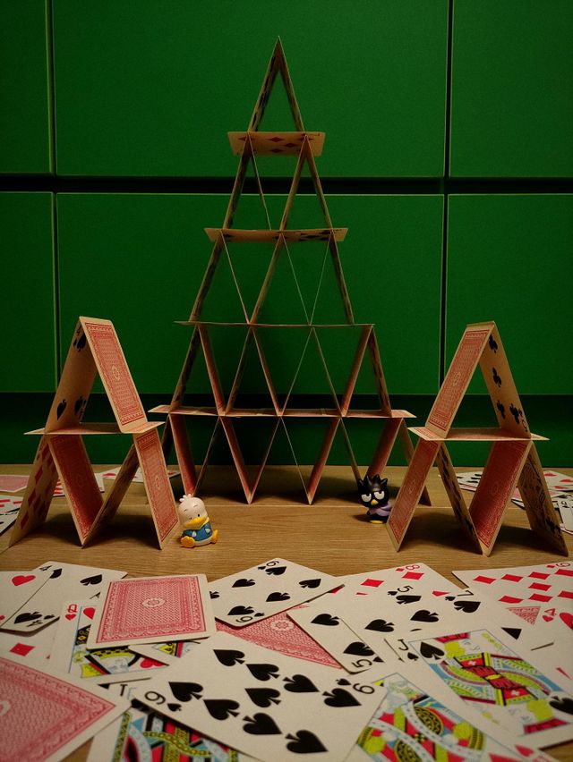 Lonely night , I built the card pyramids 😗