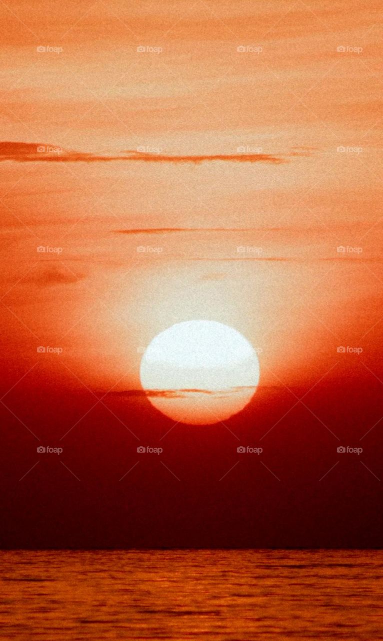 nice evaning views and so nice orange and white sun looks so beautiful and peaceful sea view