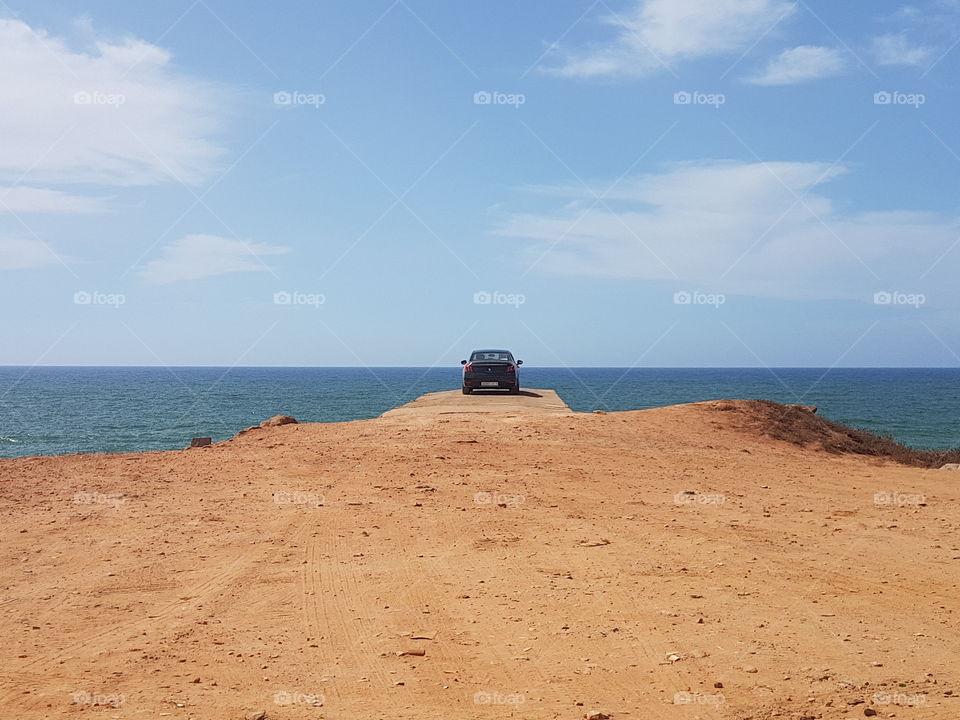 car and the beach Peugeot