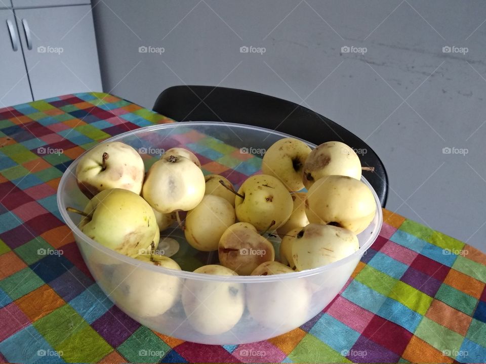 Apples basket
