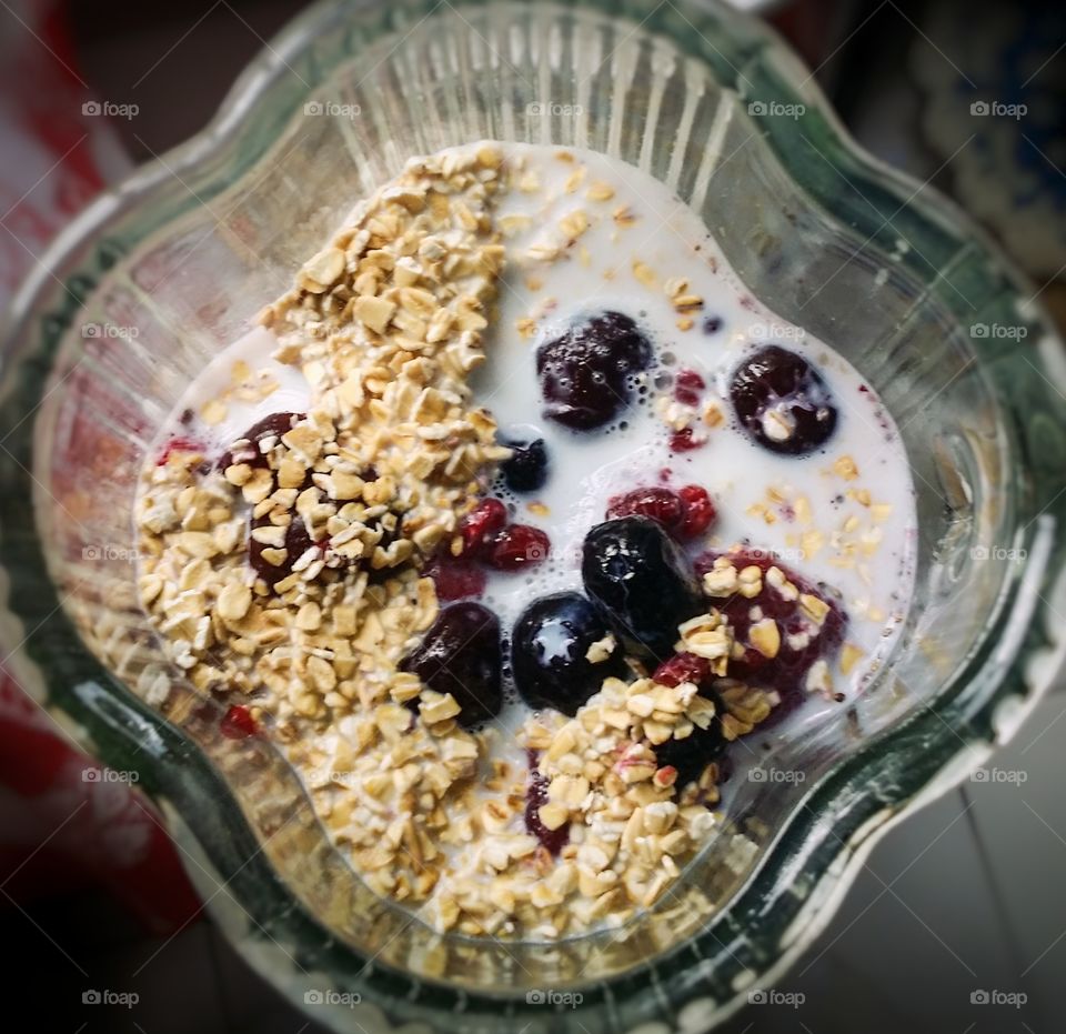 Fresh Fruit Smoothie with Steel Cut Oats