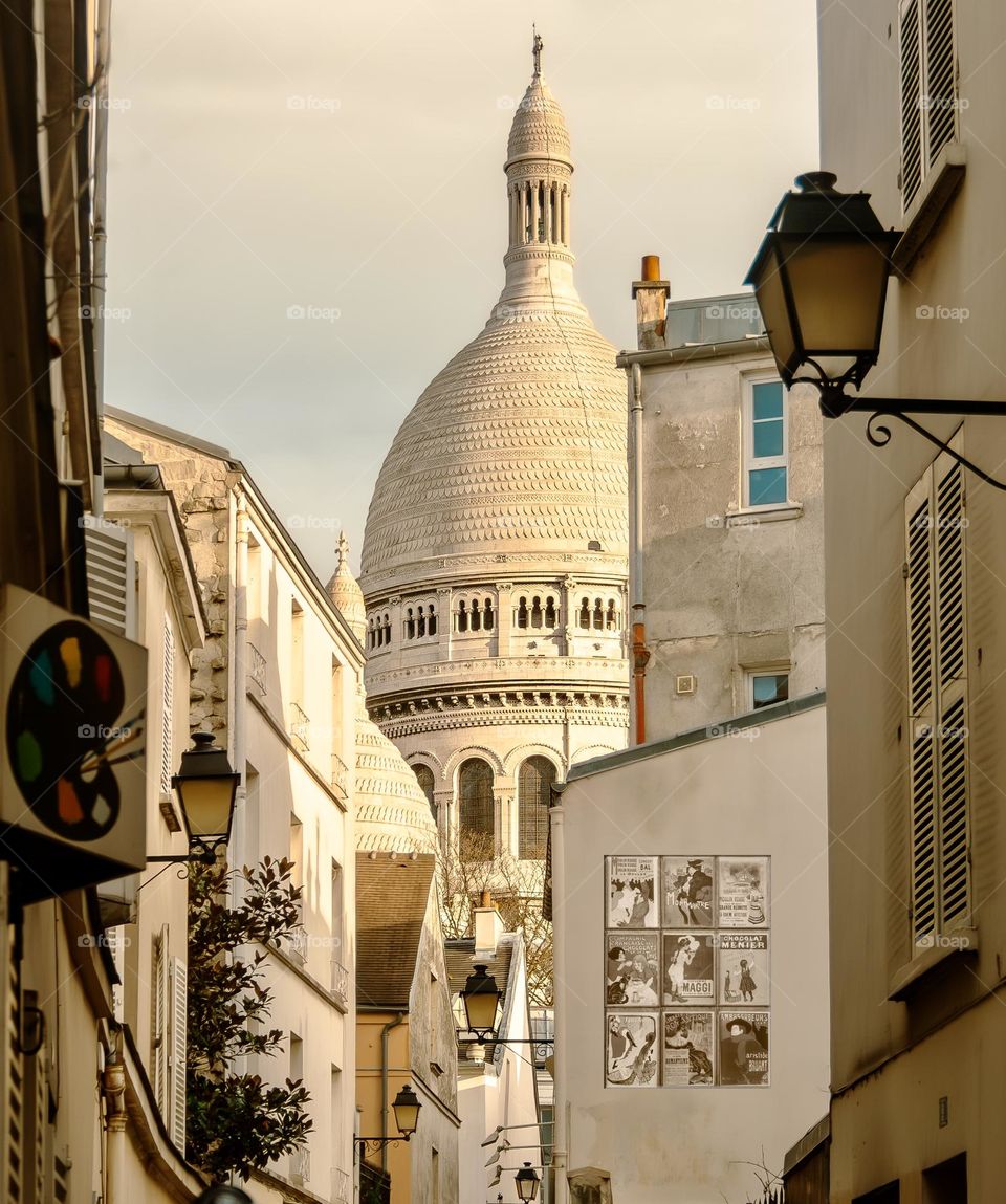 A glimpse of the Sacré-Coeur’s dome from a side street in Monmarte, Paris