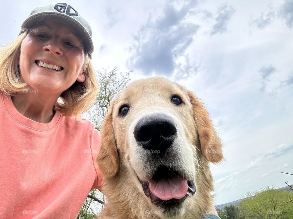 Selfie with Golden Retriever 