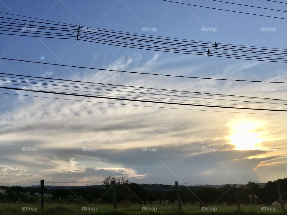 Our beautiful evening.  Couldn't you remove the strands from the front of the landscape, Mrs. CPFL? / Nosso entardecer bonito. Não dava para tirar os fios da frente da paisagem, dona CPFL?
📸
#FOTOGRAFIAéNOSSOhobby
#landscapes #inspiração #