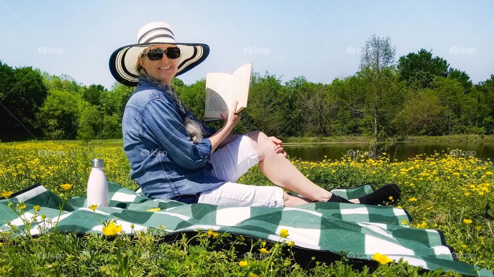 Funky Picnic Outfit with Large hat, peddle pushers & denim shirt