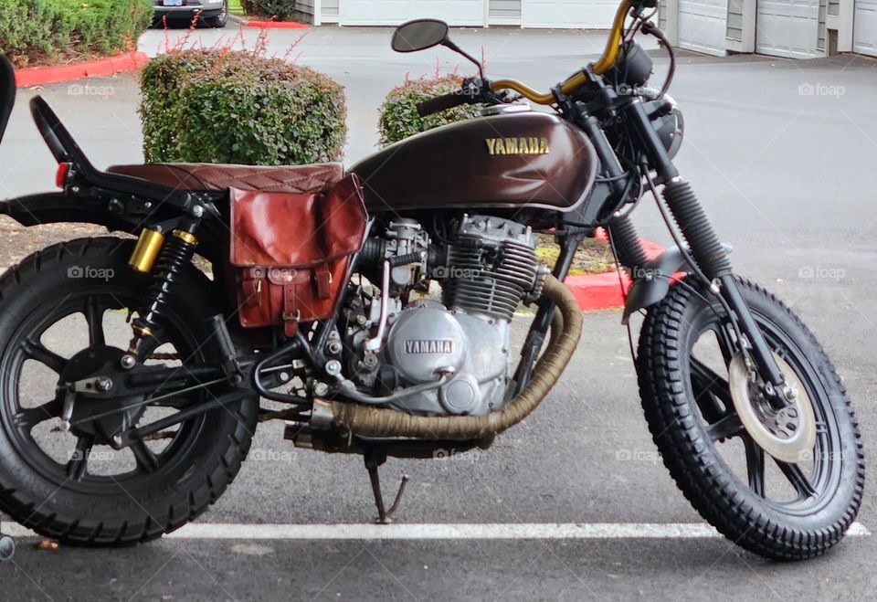 red brown gold black motorcycle parked at an apartment complex in Oregon on a week day afternoon