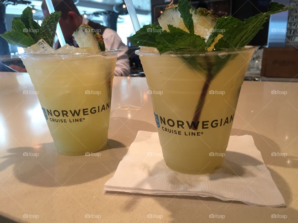 Pineapple coconut mojitos