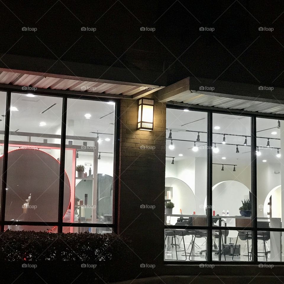 Circle mirrors, circle lights. I’m seeing lots of circles in this cute shop!