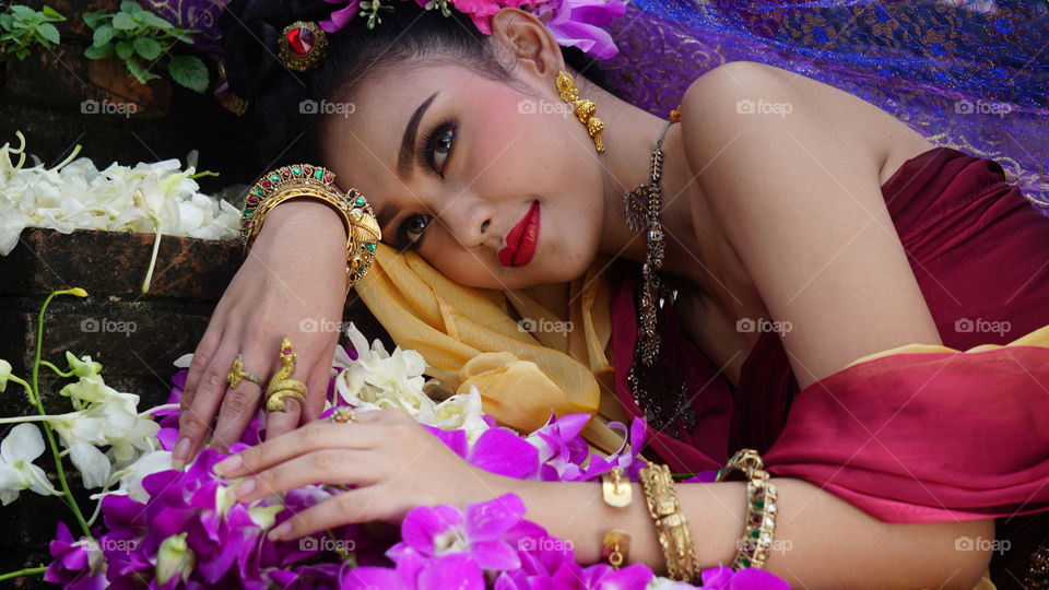 Thai women in traditional dress