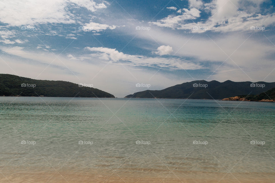 Praia com paisagem linda e fantástica no Brasil, na região do Lagos no Rio de Janeiro, em Búzios. Uma ilha incrível de conhecer!