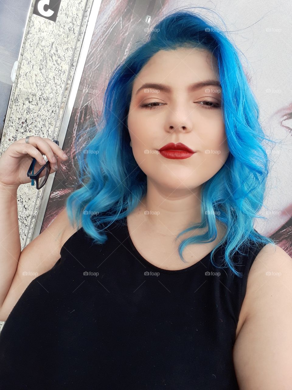 Modelo cabelo azul