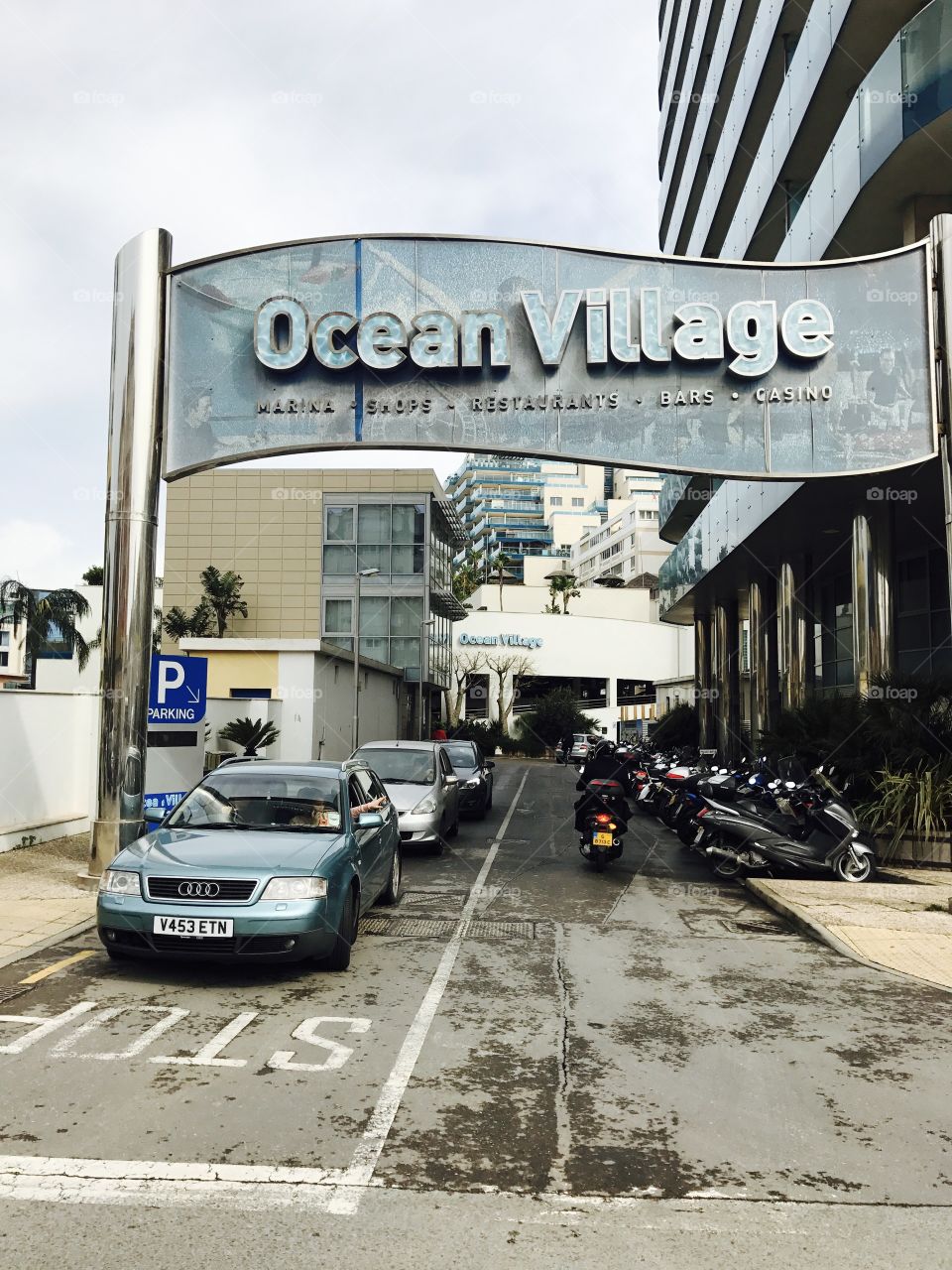 Travel-ocean village-fun-eating-dining-