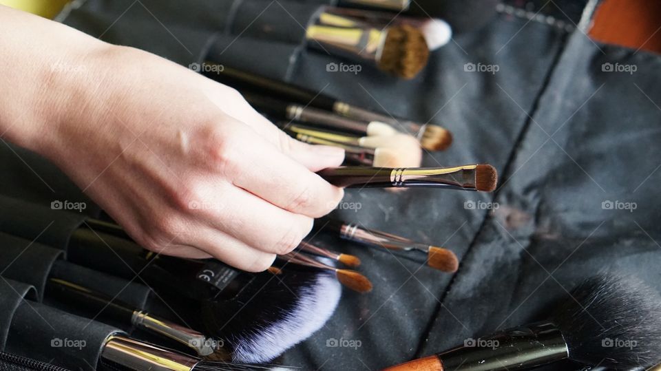 Cosmetics brushes