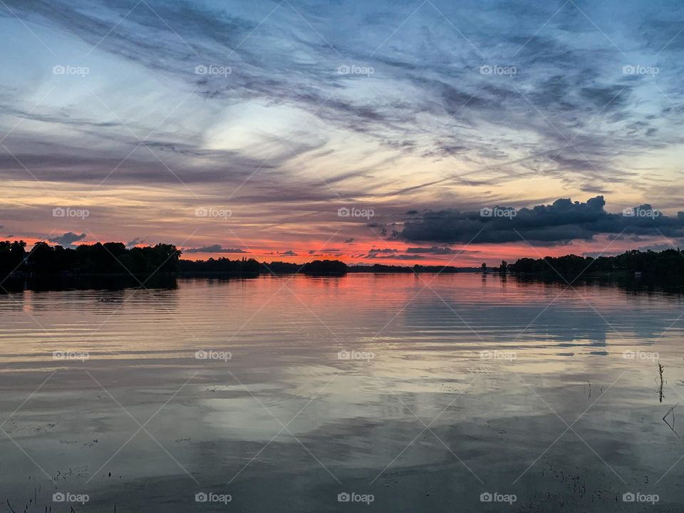 Reflection sunset on calm lake 