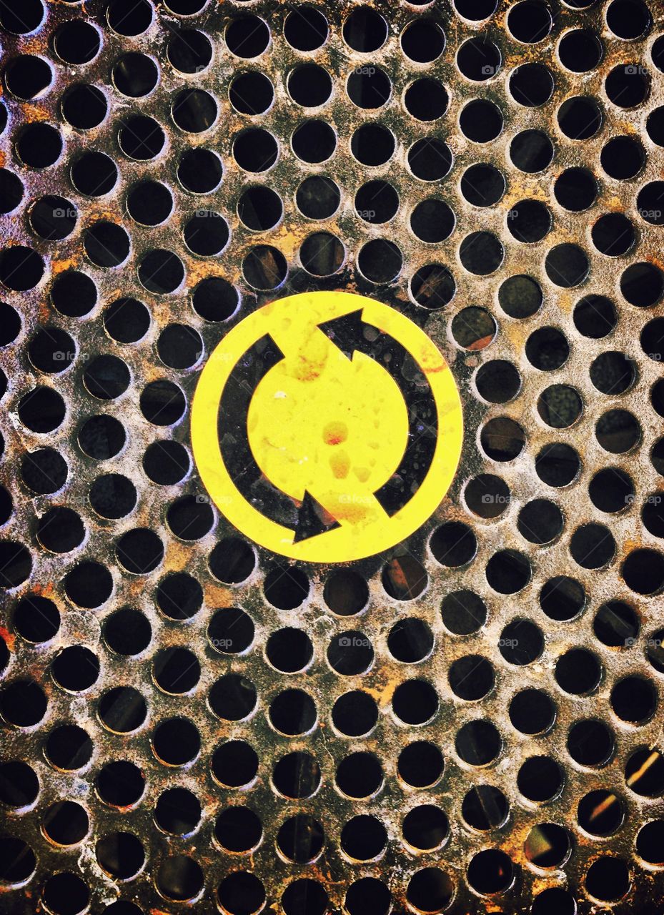 Circle . Yellow thing... 