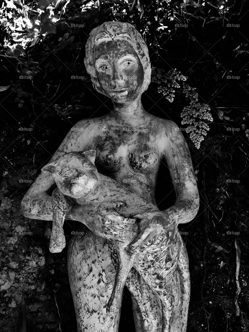 Statue of lady with cat Funchal 