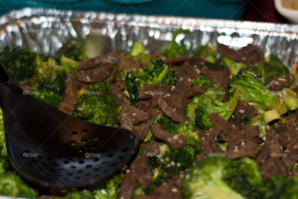 Hungry for asian cuisine? Try this beef and broccoli dish. Hearty and healthy at the same time.
