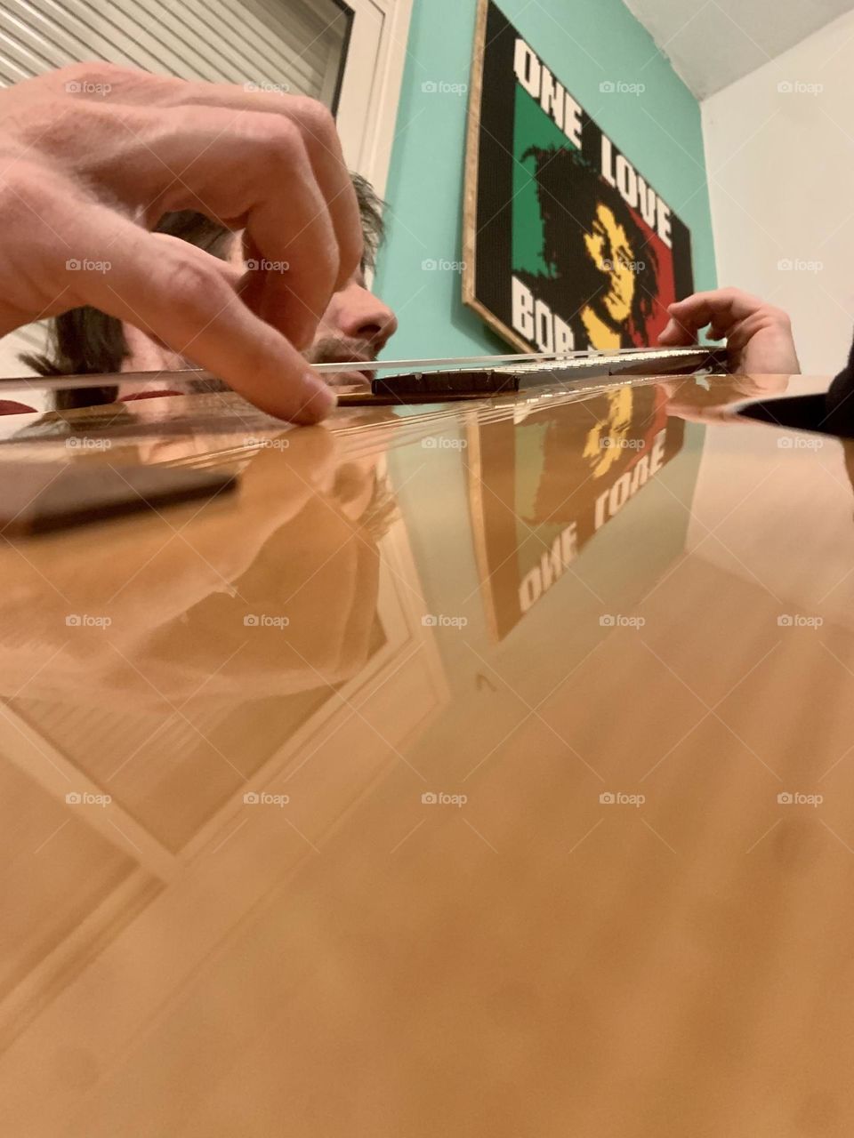 Playing guitar with reflection 