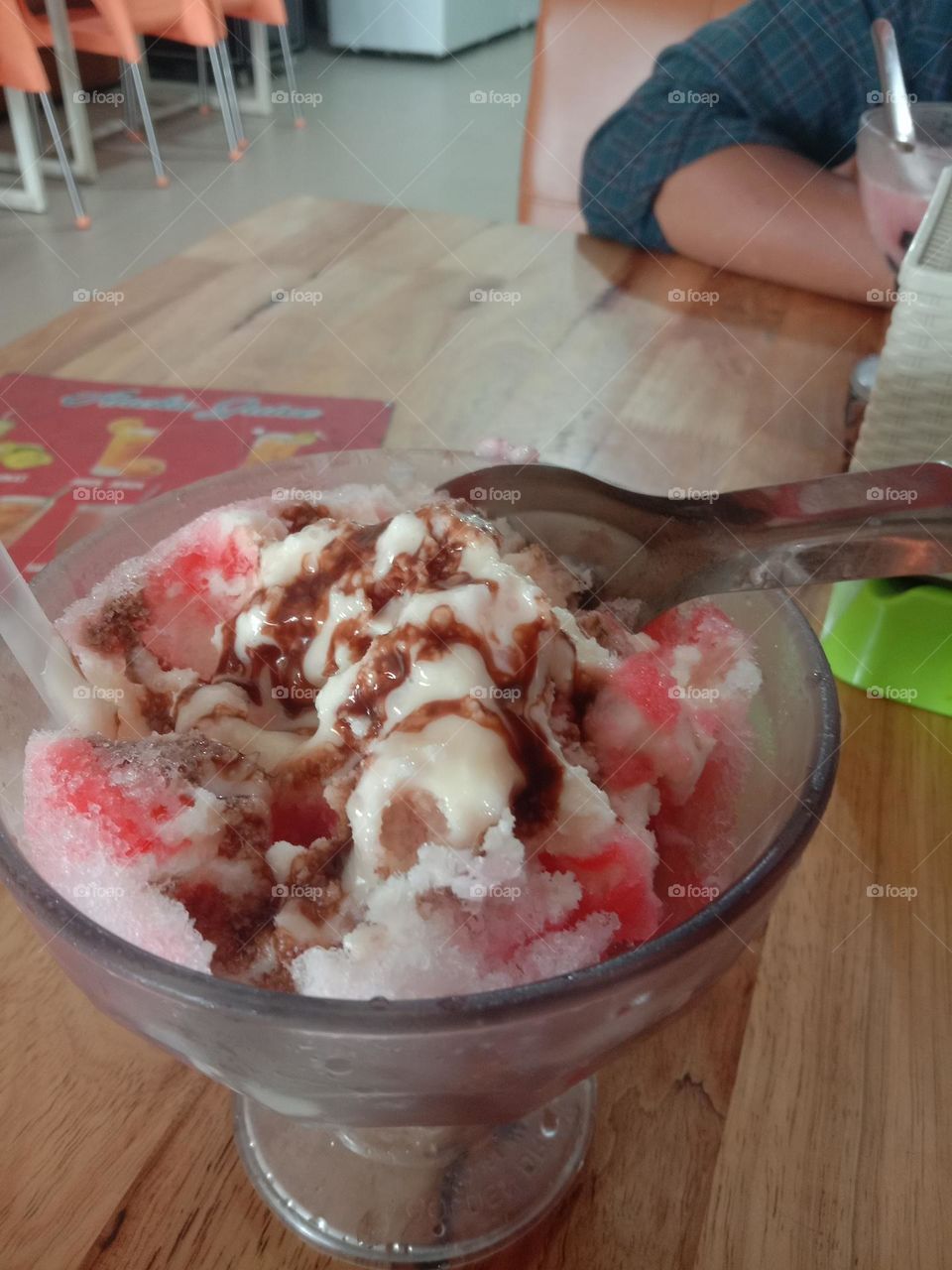 This fresh drink is called Palembang mixed ice