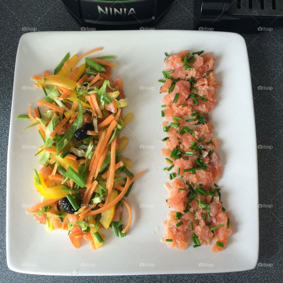 Smoked salmon and chives with a fresh crispy slaw of shredded yellow peppers, carrots, green salad leaves and scallions. 