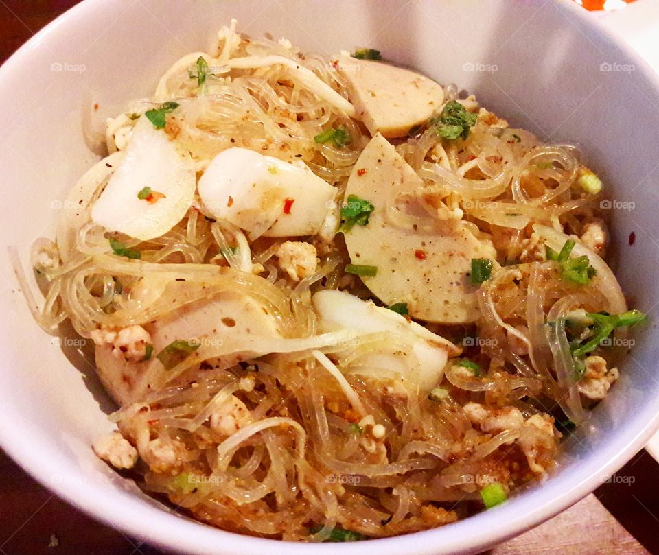 Spicy vermicelli salad