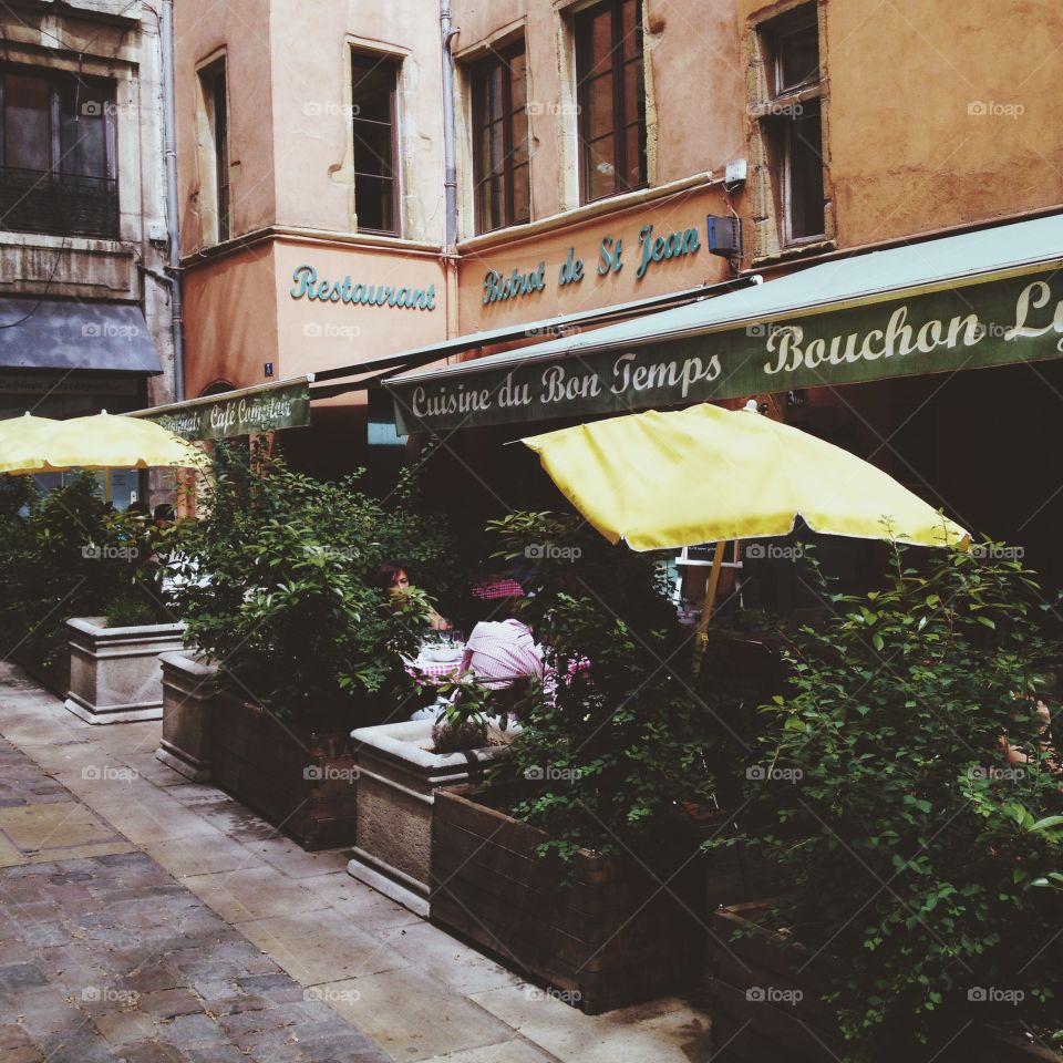 Lyon's cafe