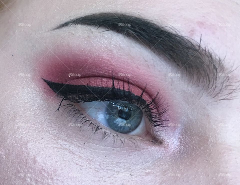 Sunset eye makeup. 