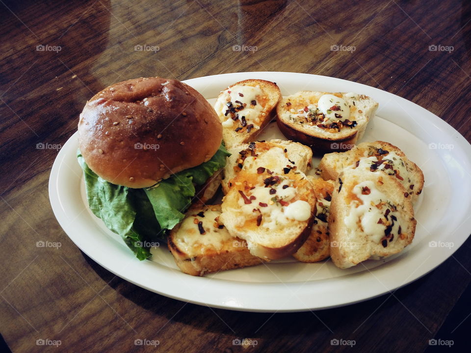 plat, bread, Burger, Cabbage, Garlice