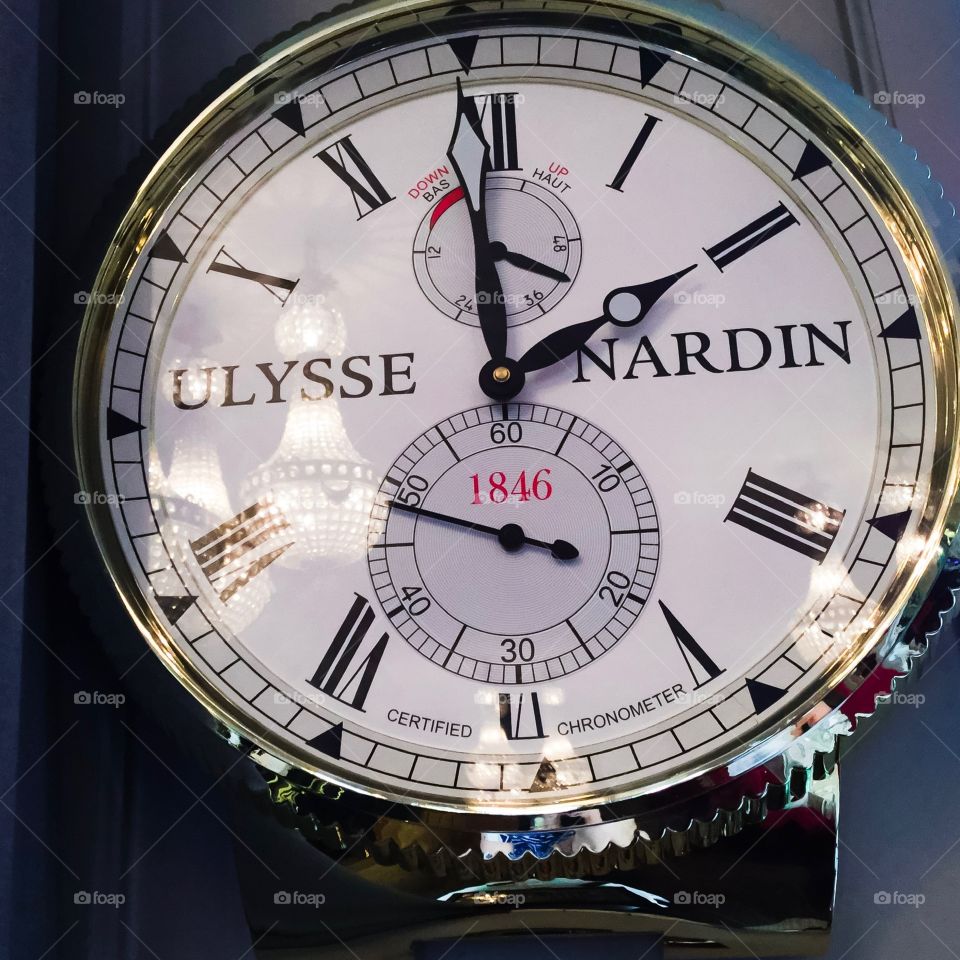 clock restaurant interior 