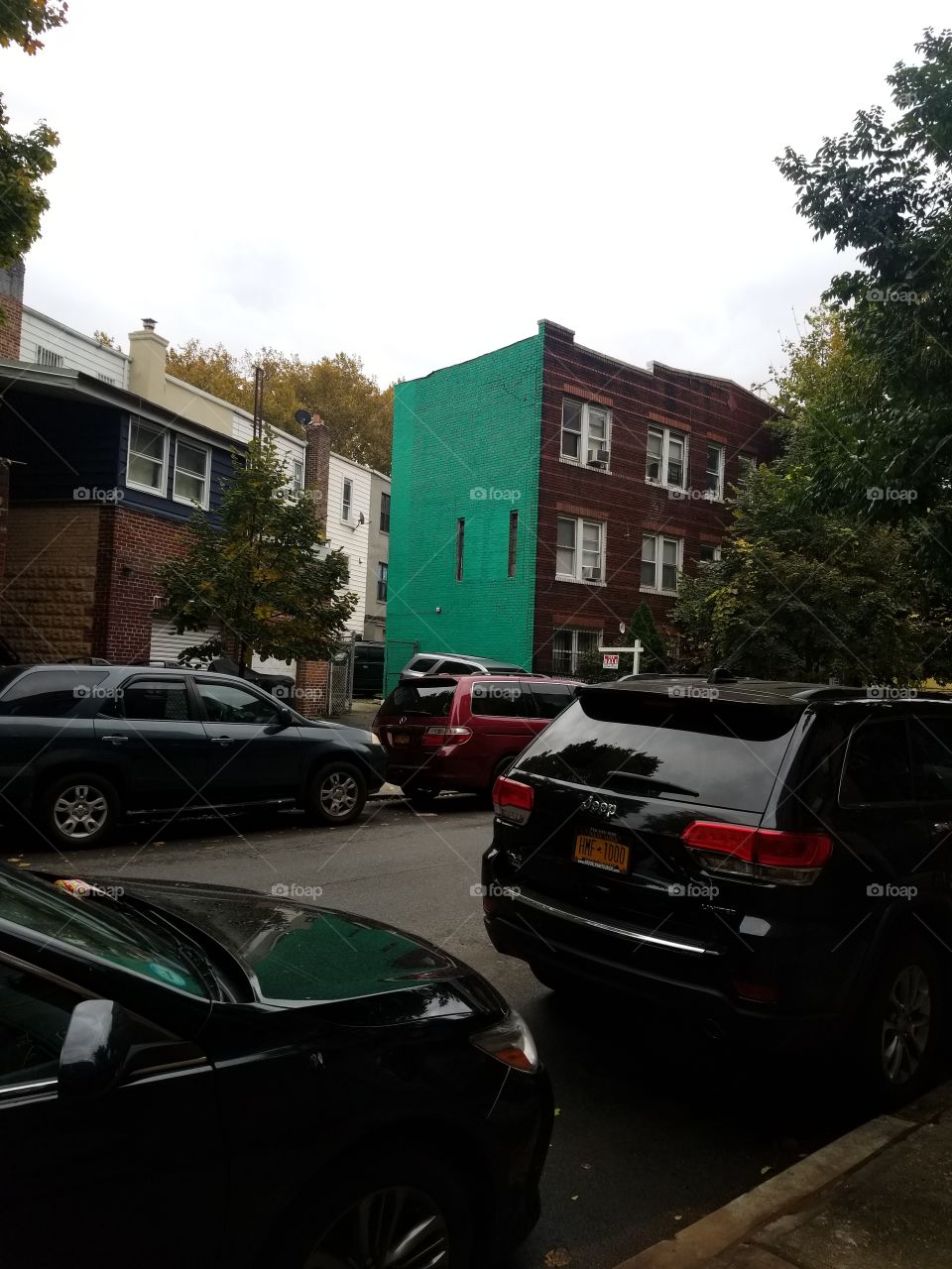 One side color building