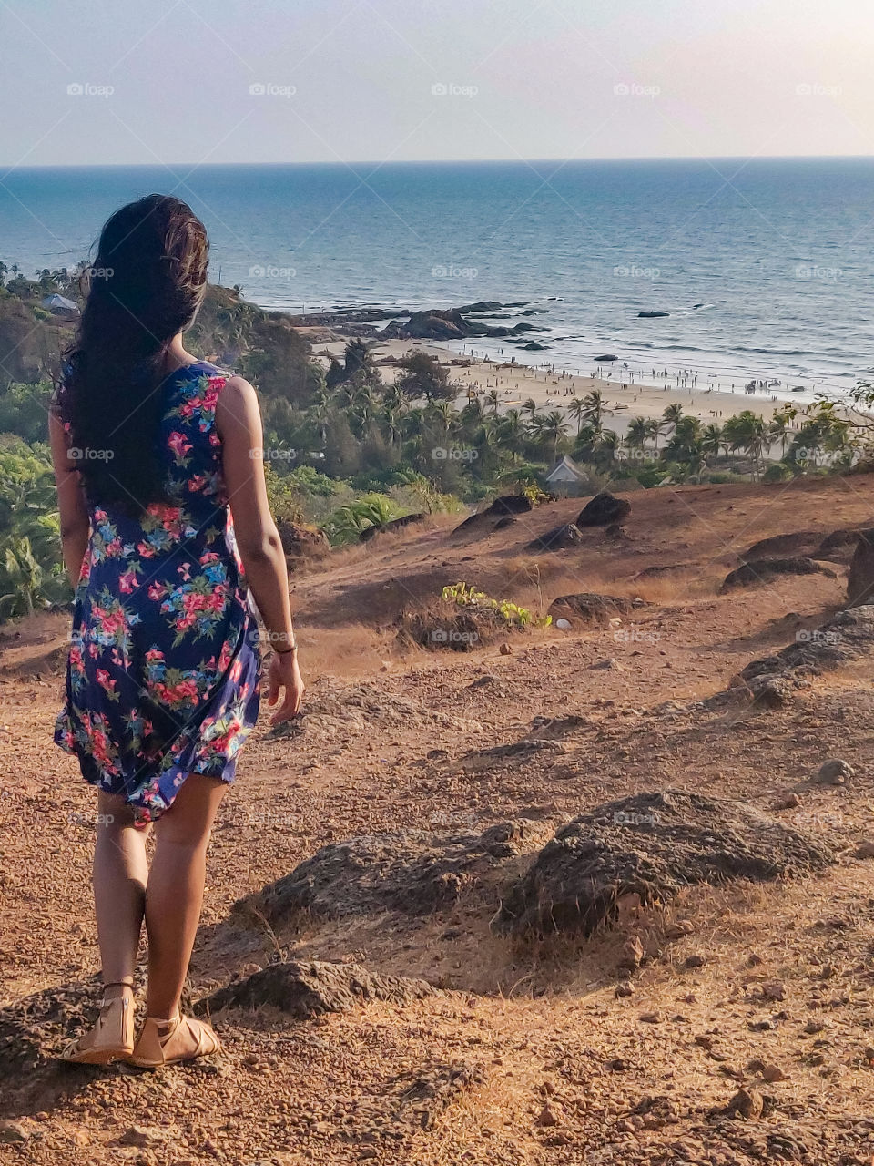 Chapora Fort is a pleasant place to wander that offers fantastic views north across the Chapora river to Pernem, south over Vagator and also far out to the Arabian Sea in the West. interesting to see tiny humans in this big world. isn't it? 🙂