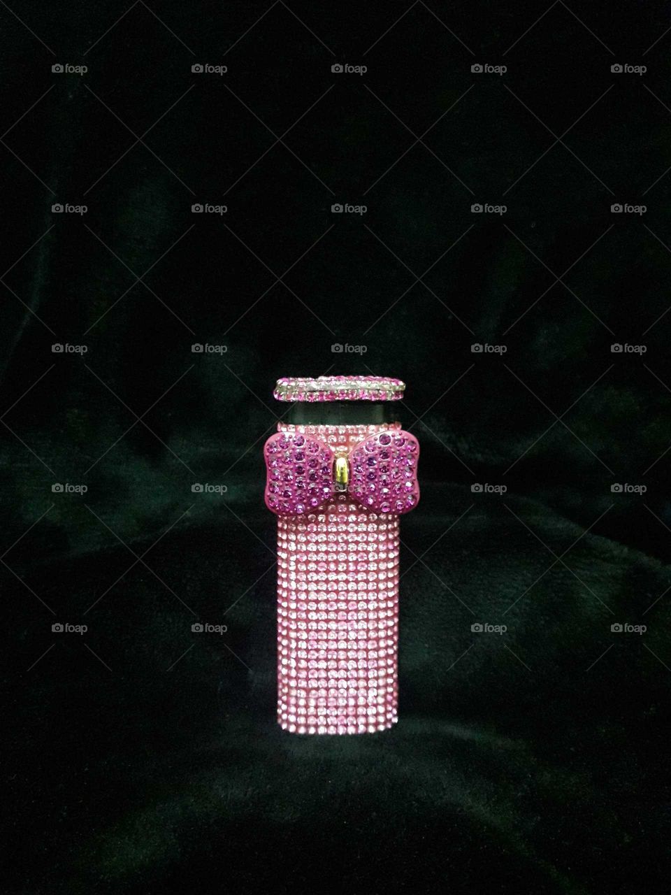 Inlaid rhinestone hand lighter