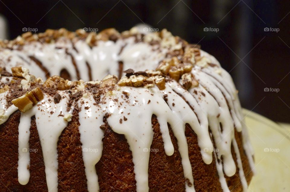 Bundt cake with nuts 