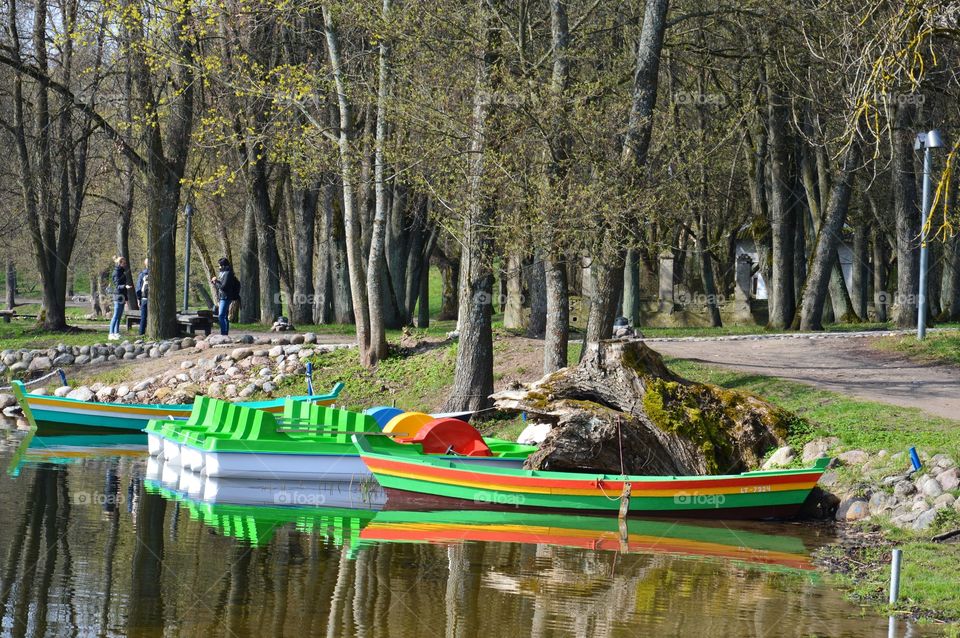 lake and boats