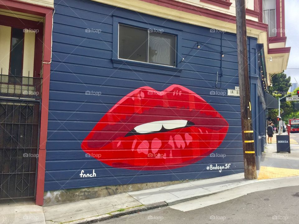 Lips mural on side of building