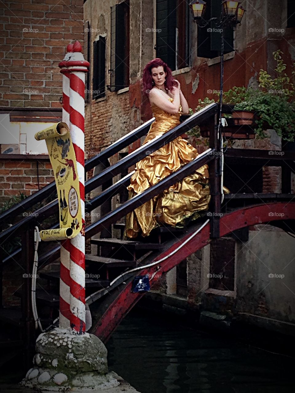 Model shoot on Venice bridge